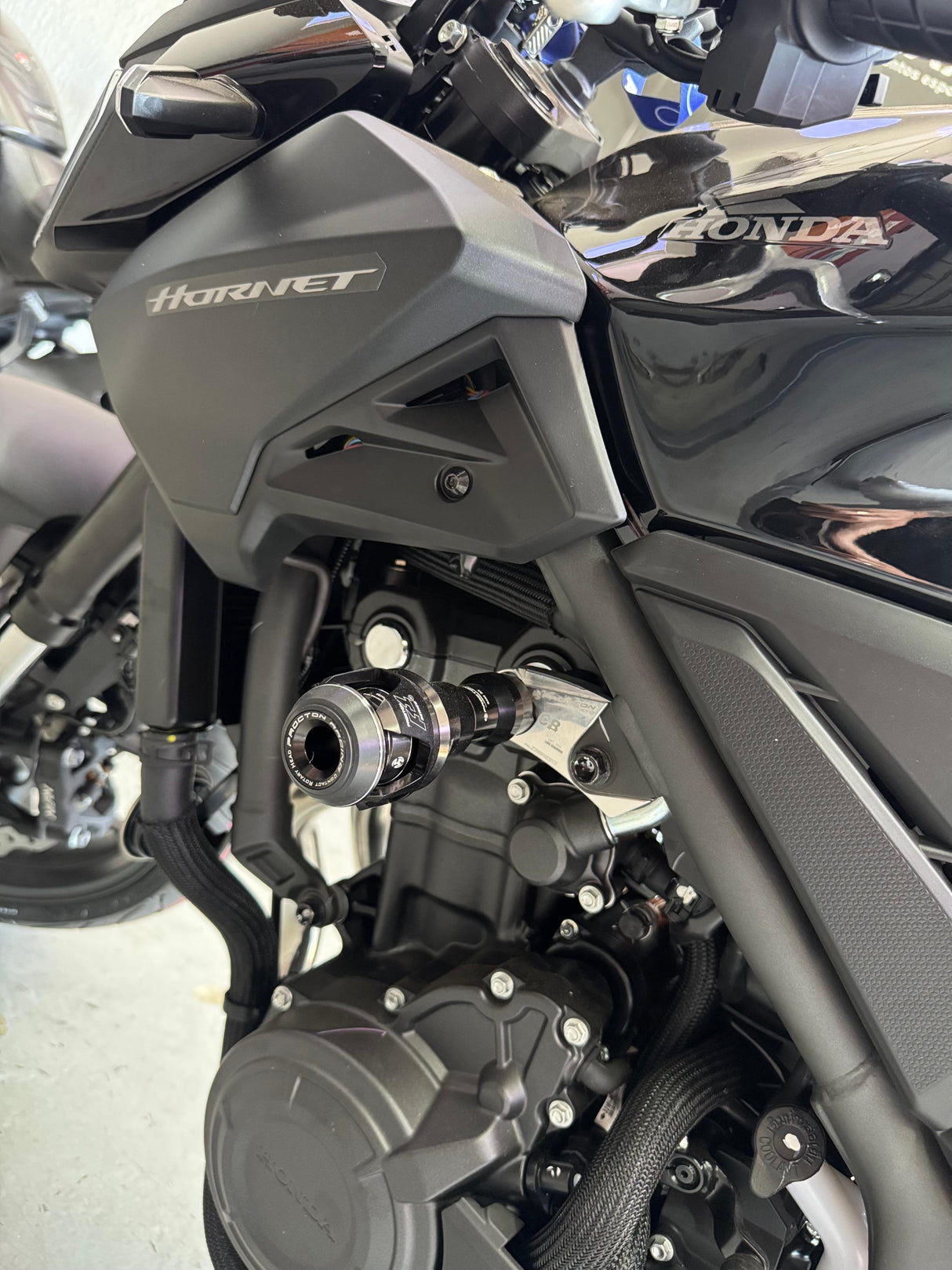 Honda - CB500 Hornet (2025-on) - Procton Racing Rotational Impact System – Frame Sliders F1