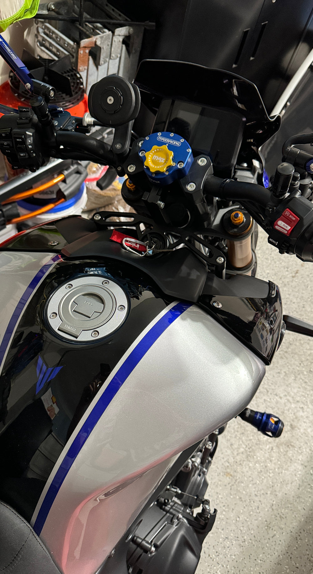 MaxRacing MAX20 Steering Damper - Yamaha - MT-09 / SP (2021-2023) Base Color: Black Regulator Color: Black