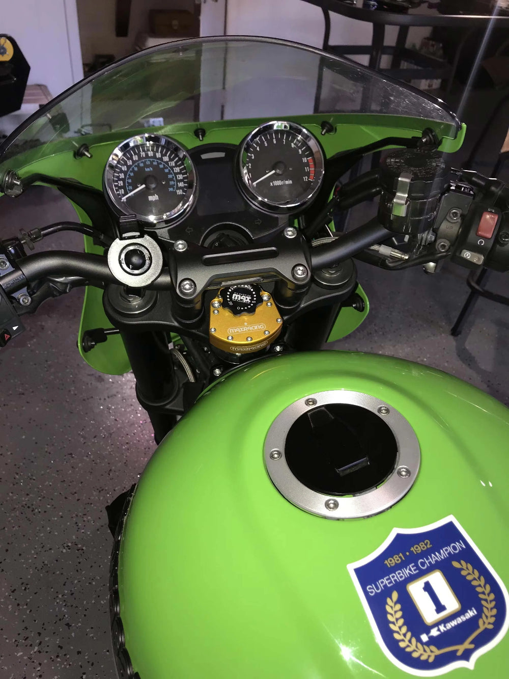 Kawasaki-Z900-RS-Max-Racing