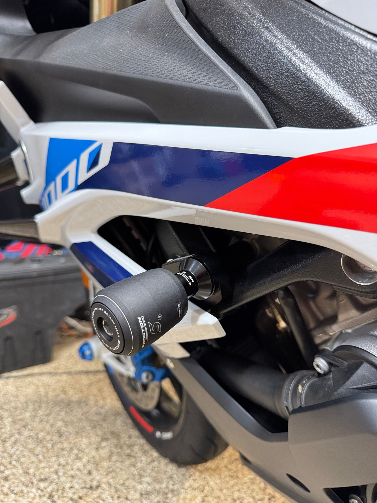 BMW_S1000RR_2023-on_Frame_Slider_S_Matte_Black_01
