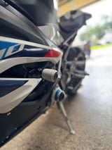 BMW_S1000RR_2023-on_Frame_Slider_S_White_Black_02