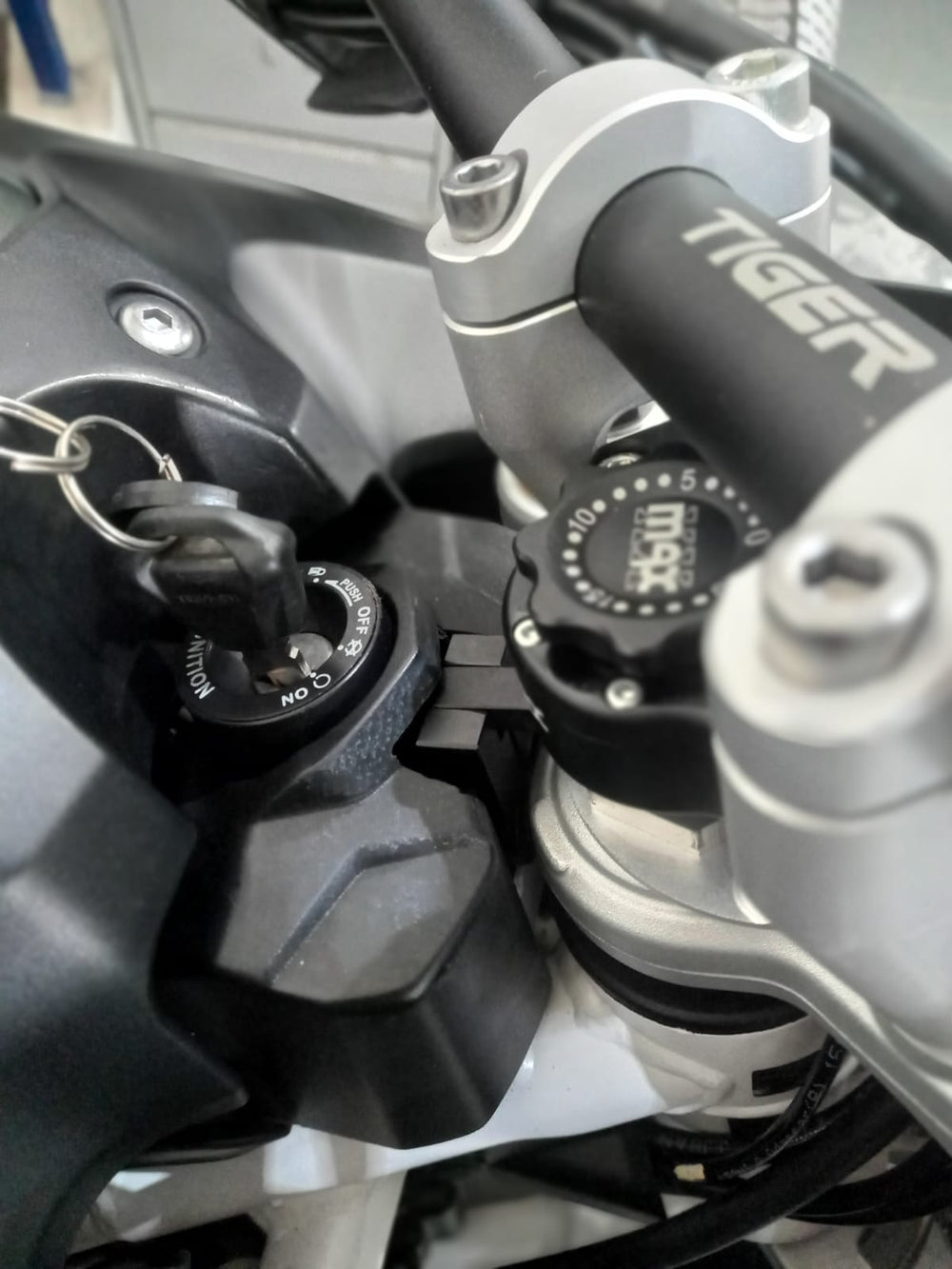 MaxRacing MAX20 Steering Damper for Triumph Tiger 900