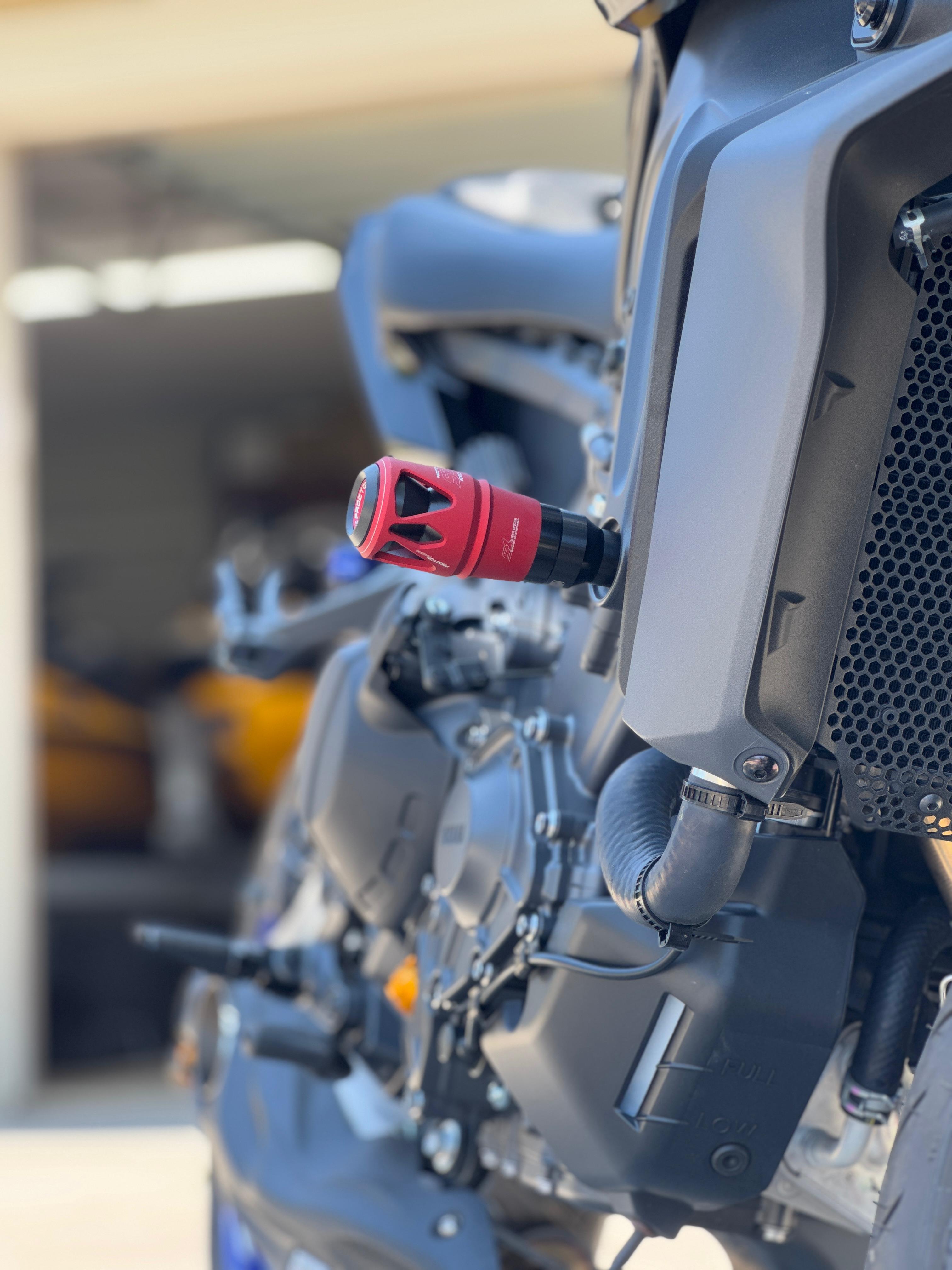 Suzuki - GSX-8R - Procton Racing Rotational Impact System – Frame Sliders S1
