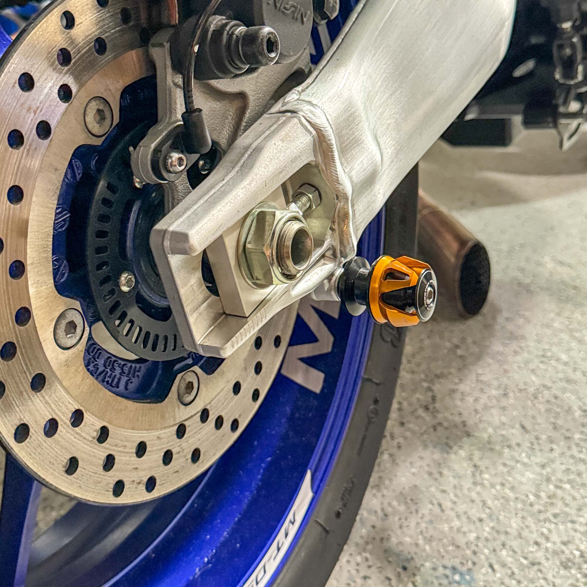 ライブ写真「12」 Procton F1 Swingarm Spools for Kawasaki Ninja 300/250 – Hauer Imports